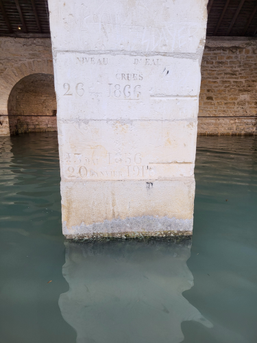 Repères de crues à Perrigny